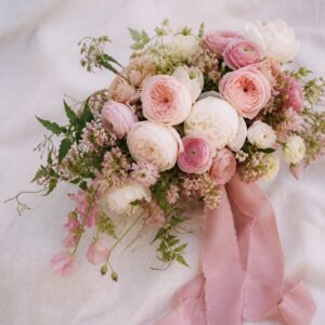 The Classic Bridal Bouquet — 經典新娘捧花